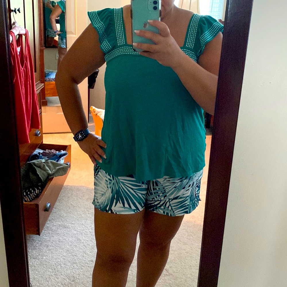 LOFT Green and white flutter sleeve top - Picture 4 of 10